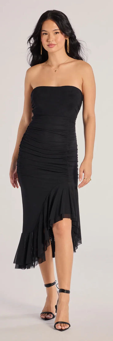 Feel instantly put-together in the Glam Sophistication Sleeveless Cutout Midi Dress in black, a summer wedding guest dress designed for confident style and all-out celebration.