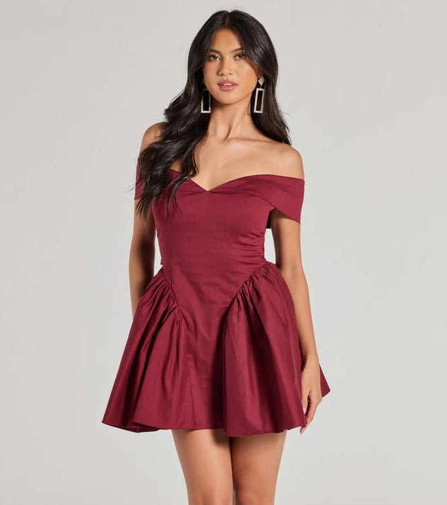 Step into seasonal chic with the Luxe Moment Drop Waist Skater Dress, a wine mini dress featuring an above-the-knee cut ideal for cocktail parties, festive gatherings, or clubwear.