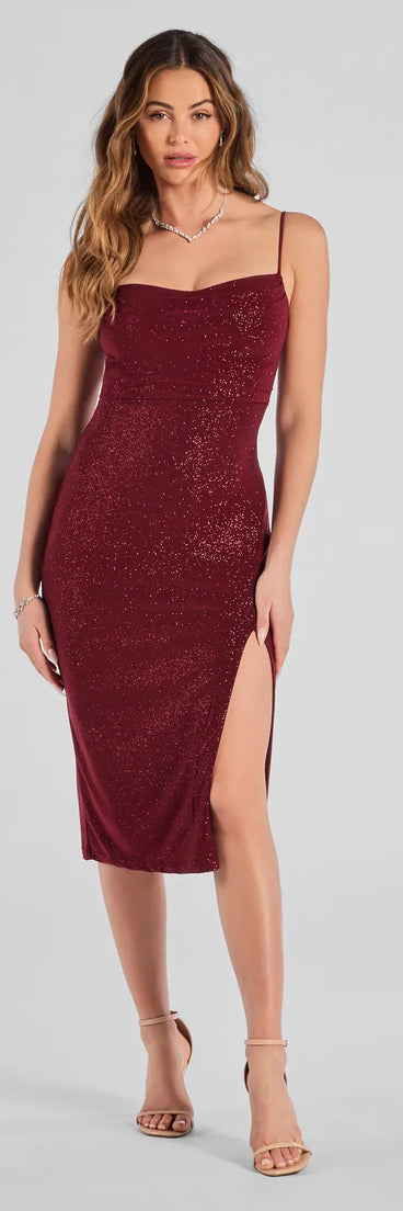 The Glam Radiance High-Slit Glitter Midi Dress in wine is a modern red dress featuring trendy details and a stunning design ideal for wedding guest dresses, elegant cocktail looks, or an alluring Easter dress.