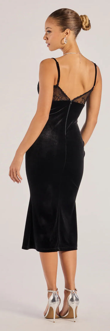 The Undeniable Lace Sweetheart Velvet Midi Dress is a stylish black lace dress, designed with intricate lace and an alluring silhouette, making it an elegant choice for Valentine's Day, weddings, or effortless spring looks.