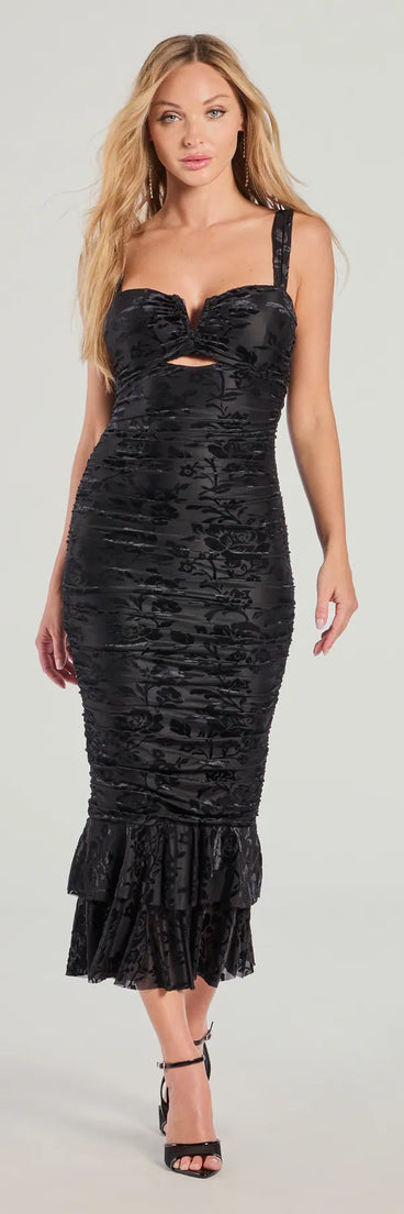 With its mid-calf hem and popular flattering fit, the Ravishing Allure Velvet Pattern Ruffle Midi Dress in black nails the balance of trend and ease, redefining go-to midi dresses for any occasion.