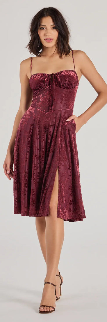 The Floral Beauty Velvet Flocked Mesh Midi Dress in wine is a modern red dress featuring trendy details and a stunning design ideal for wedding guest dresses, elegant cocktail looks, or an alluring Valentine’s Day dress.