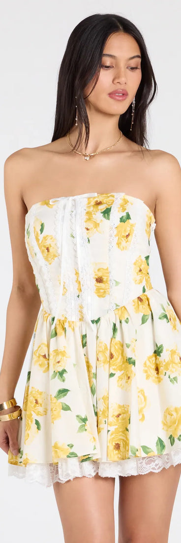 Soak up the season in the Idea Of Bliss Corset Lace-Up Floral Skater Dress, a white sundress styled for easy days, outdoor plans, and everything in between.