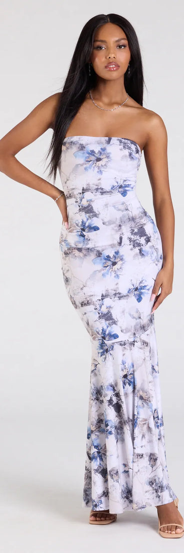 Feel instantly put-together in the Exceptional Guest Strapless Lace-Up Floral Maxi Dress in gray, a summer wedding guest dress designed for confident style and all-out celebration.