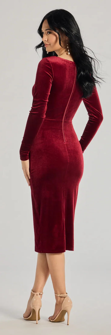 Own every entrance in the Enchanted Allure Velvet Corset Midi Dress, a burgundy party dress perfect for milestone birthdays and grad parties, or dancing through weekend nights and unforgettable bachelorette celebrations.