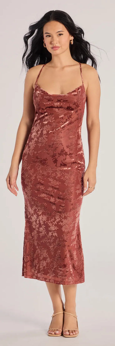With its mid-calf hem and popular flattering fit, the Charming Muse Open Back Flocked Velvet Midi Dress in rust nails the balance of trend and ease, redefining go-to midi dresses for any occasion.