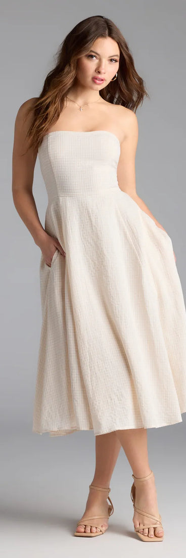 Soak up the season in the Love's A Picnic Strapless Gingham A-Line Midi Dress, a ivory sundress styled for easy days, outdoor plans, and everything in between.