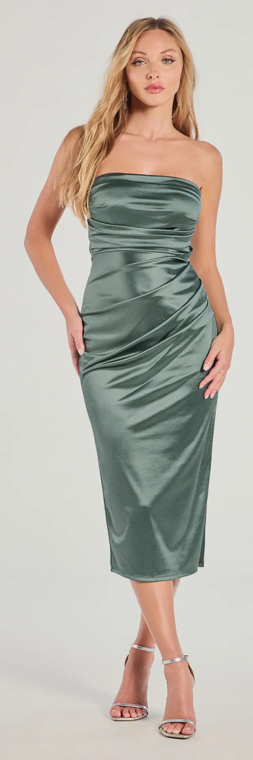 With its mid-calf hem and popular flattering fit, the Luxe Dream Strapless Satin Midi Dress in sage green nails the balance of trend and ease, redefining go-to midi dresses for any occasion.