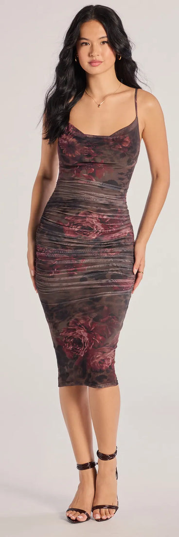 With its mid-calf hem and popular flattering fit, the Bold Prints Abstract Floral And Leopard Midi Dress in brown nails the balance of trend and ease, redefining go-to midi dresses for any occasion.