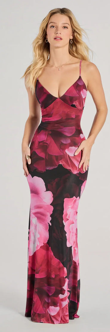 Revamp your 2025 wardrobe with this chic addition, the Destination Paradise V-Neck Floral Maxi Dress in black, perfect for elevating your style in the new year.