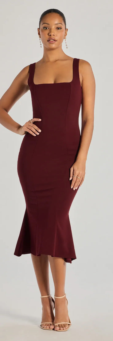 With its mid-calf hem and popular flattering fit, the Timelessly Chic Sleeveless Flared Midi Dress in burgundy nails the balance of trend and ease, redefining go-to midi dresses for any occasion.
