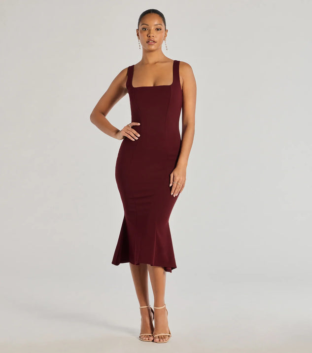 With its mid-calf hem and popular flattering fit, the Timelessly Chic Sleeveless Flared Midi Dress in burgundy nails the balance of trend and ease, redefining go-to midi dresses for any occasion.