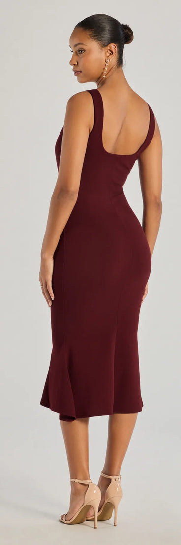 Celebrate the special day in the Timelessly Chic Sleeveless Flared Midi Dress, a burgundy country wedding guest dress with soft, romantic details that blend charm and sophistication.