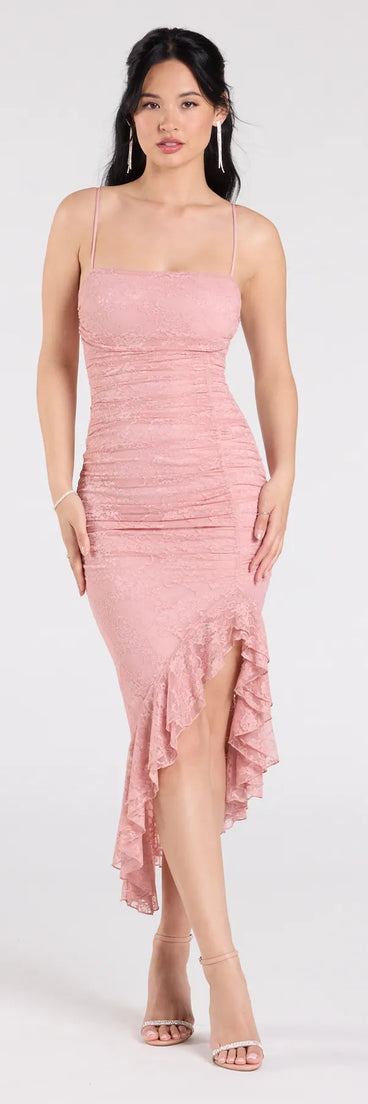 With its mid-calf hem and popular flattering fit, the Enchanted Moment Floral Ruffled Lace Midi Dress in pink nails the balance of trend and ease, redefining go-to midi dresses for any occasion.