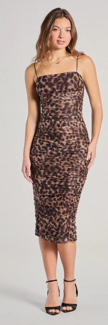 With its mid-calf hem and popular flattering fit, the On The Hunt Loepard Bodycon Midi Dress in brown nails the balance of trend and ease, redefining go-to midi dresses for any occasion.