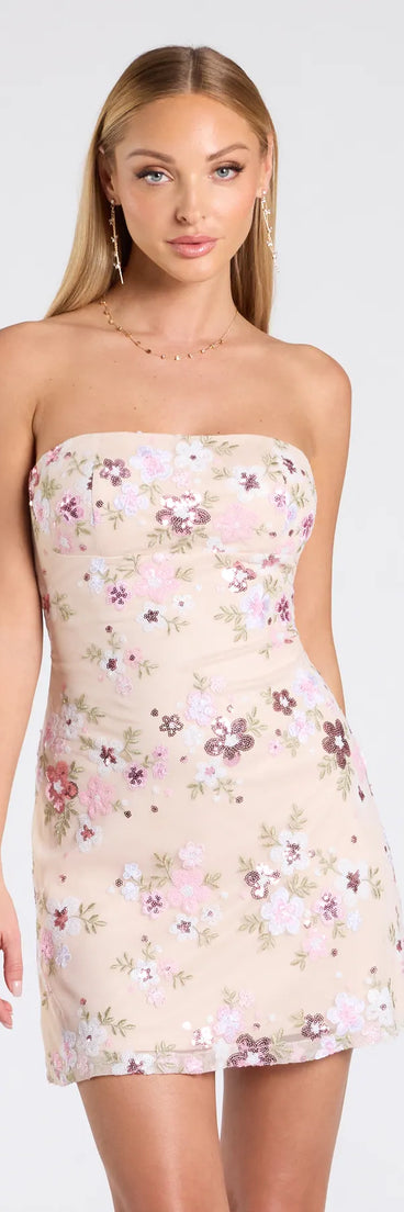 Feel confident and photo-ready in the Touch Of Shimmer Lace-Up Floral Sequin Mini Dress, a natural graduation dress perfect for 2025 ceremonies and parties.