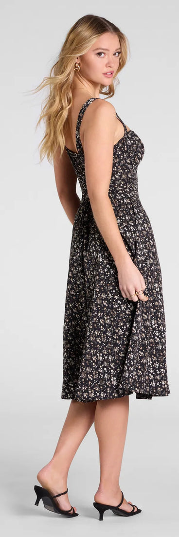 Whether you're headed to brunch or running errands, the Thriving Blooms Corset Floral Slit Midi Dress in black delivers effortless style in a breathable, go-to casual dress.