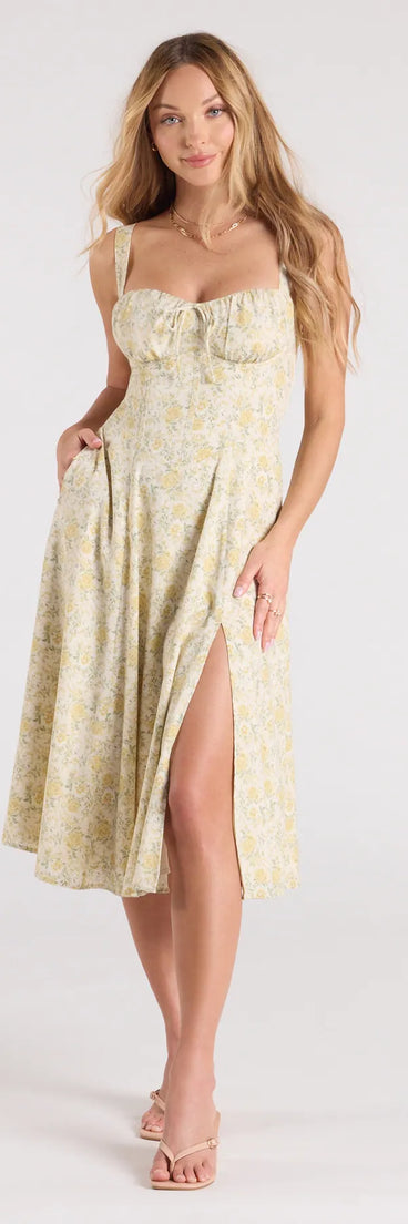 Feel instantly put-together in the Pretty Day Corset Floral Midi Dress With Pockets in natural, a summer wedding guest dress designed for confident style and all-out celebration.