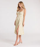 With its mid-calf hem and popular flattering fit, the Pretty Day Corset Floral Midi Dress With Pockets in natural nails the balance of trend and ease, redefining go-to midi dresses for any occasion.