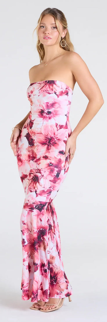 Step into milestone moments with the Ready To Bloom Strapless Lace-Up Floral Maxi Dress, a standout in white dresses perfect for birdal showers, Easter celebrations, and 2025 grad looks.