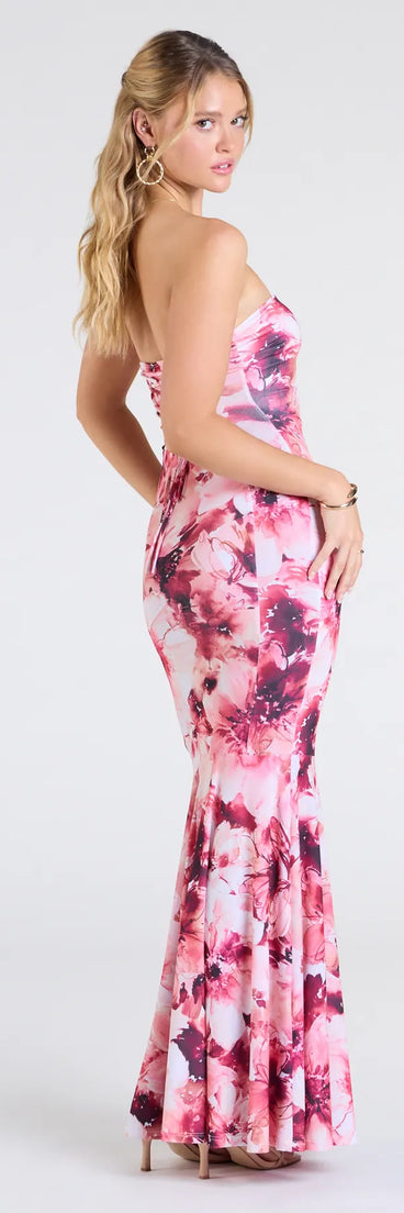 Soak up the season in the Ready To Bloom Strapless Lace-Up Floral Maxi Dress, a white sundress styled for easy days, outdoor plans, and everything in between.