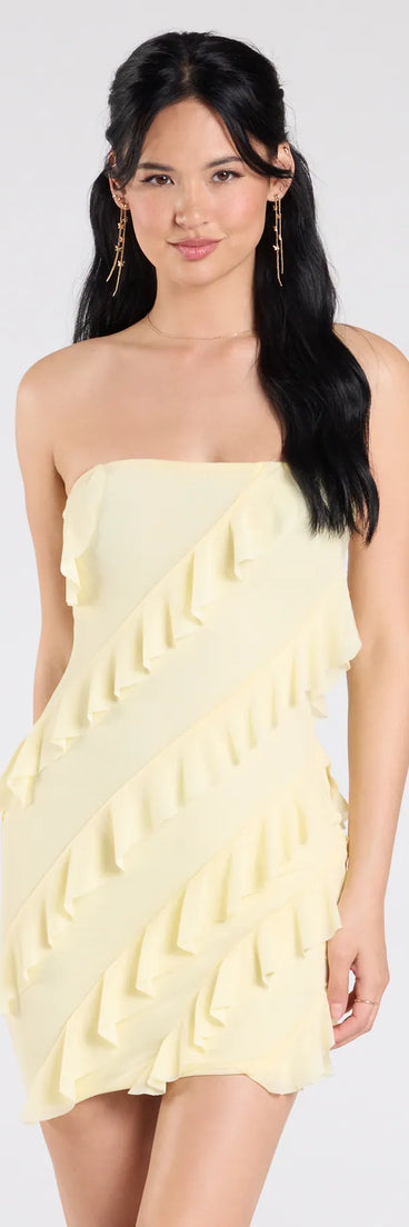 Feel confident and photo-ready in the Sip Of Sultry Strapless Ruffle Mini Dress, a yellow graduation dress perfect for 2025 ceremonies and parties.