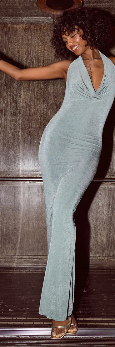 Make a bold statement in the True Showstopper Open Back Bodycon Maxi Dress in sage green, the perfect green dress for weddings, cocktail hours, nights out, and/or seasonal celebrations.