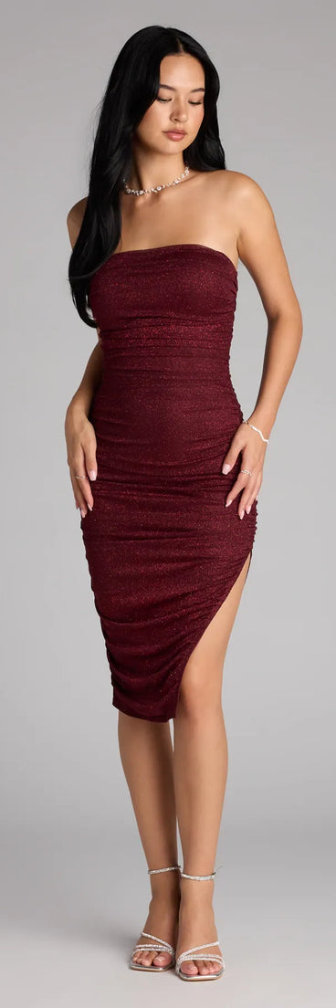 Steal the spotlight in the Shimmering Allure Glitter Tube Midi Dress in wine, a fiery pick from the red homecoming dresses collection designed for bold entrances.