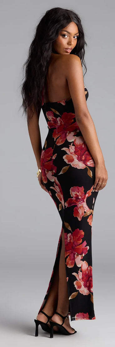 Soak up the season in the Gorgeous Soul Floral Halter Bodycon Maxi Dress, a black sundress styled for easy days, outdoor plans, and everything in between.