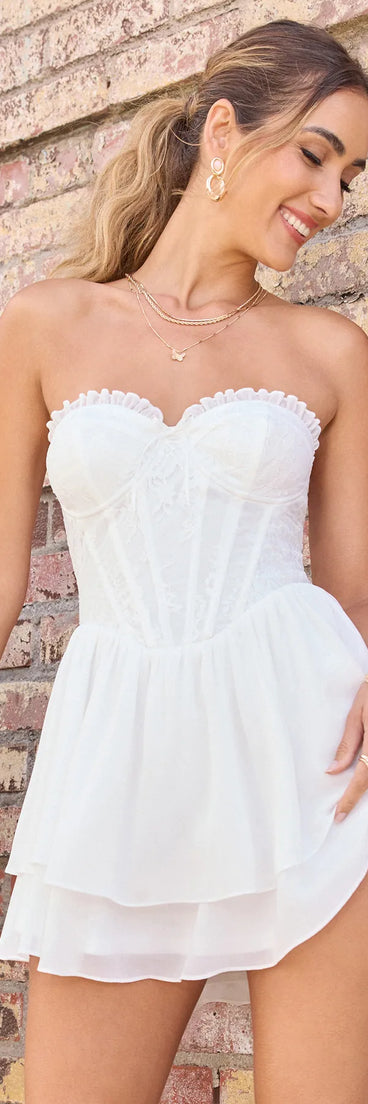 Feel instantly put-together in the Dream Date Strapless Lace Corset Skater Dress in white, a fall wedding guest dress designed for confident style and all-out celebration.