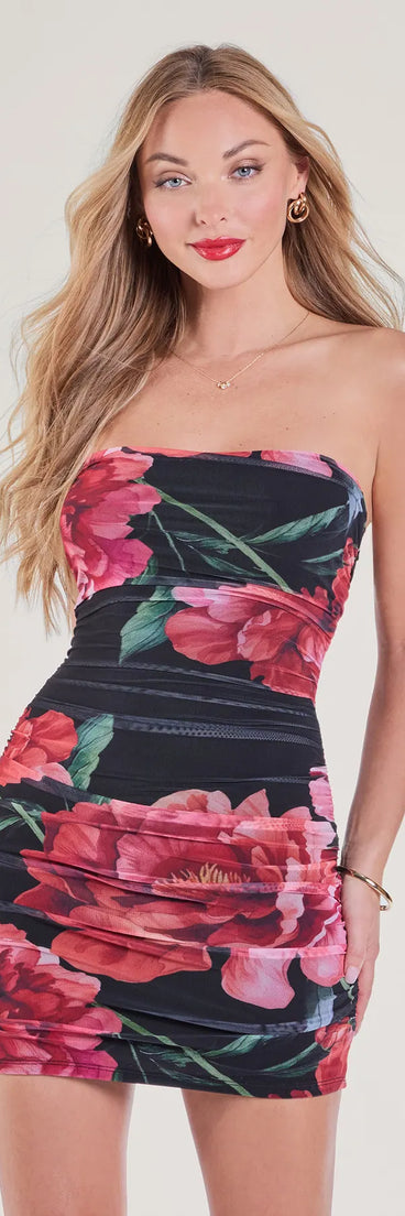 Own every entrance in the Bold Bloom Floral Mesh Strapless Bodycon Mini Dress, a black party dress perfect for milestone birthdays and grad parties, or dancing through summer nights and unforgettable bachelorette celebrations.
