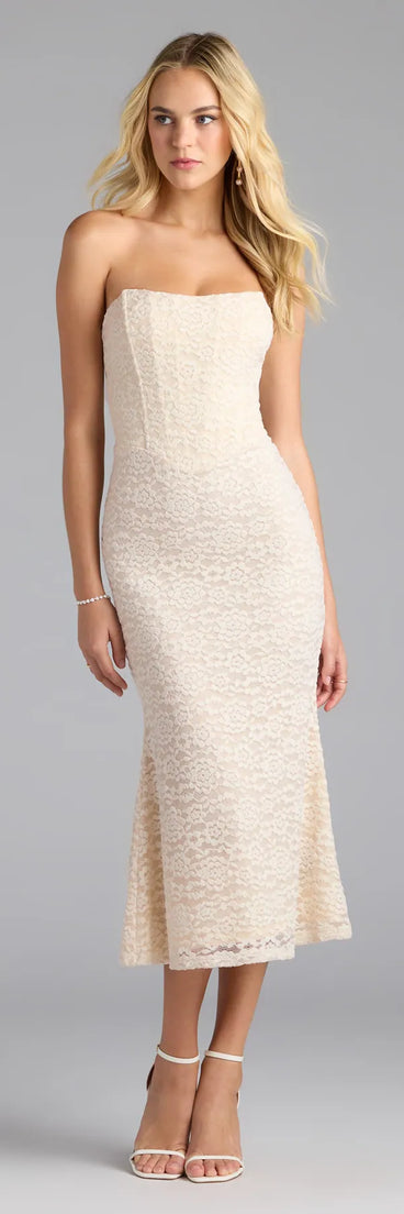 Own the evening in the Romantic Twist Corset Mermaid Midi Dress in ivory, a sultry cocktail dress perfect for rooftop parties and stylish soirées.