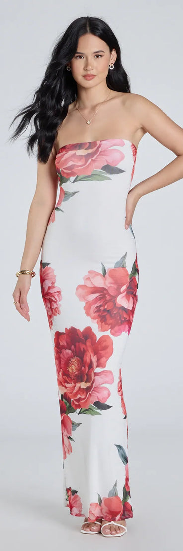 Step into milestone moments with the Bold Stunner Floral Mesh Strapless Maxi Dress, a standout in ivory dresses perfect for birdal showers, Easter celebrations, and 2025 grad looks.