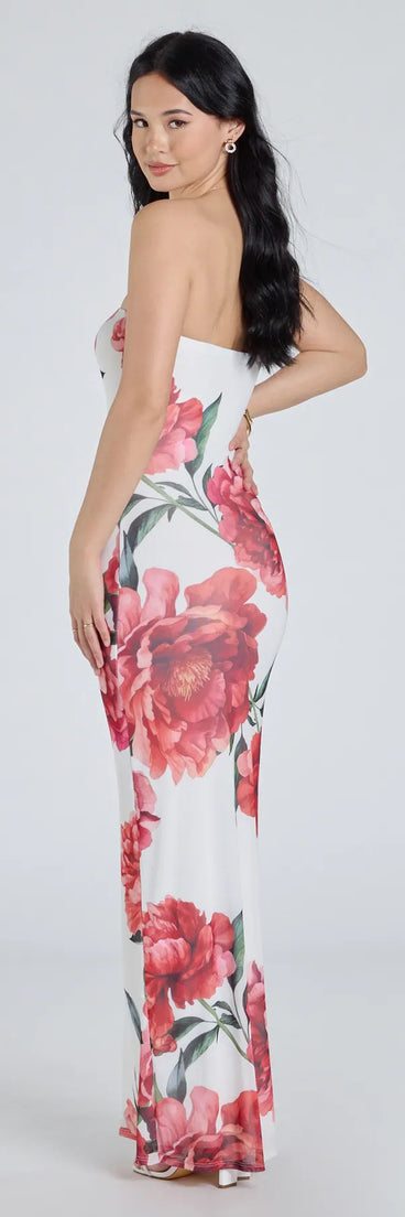 Soak up the season in the Bold Stunner Floral Mesh Strapless Maxi Dress, a ivory sundress styled for easy days, outdoor plans, and everything in between.