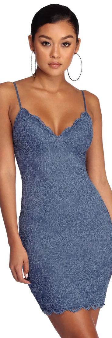 Scalloped Lace Bodycon Dress