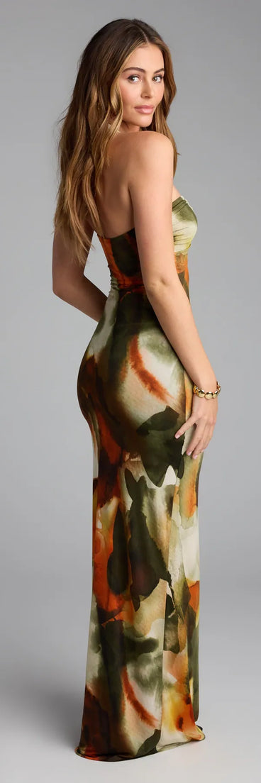 Style your seasonal looks with the Sunset Girl Abstract Halter Slit Maxi Dress, a trend-right, olive green fall dress designed for any plan on your calendar with new and unqiue details.