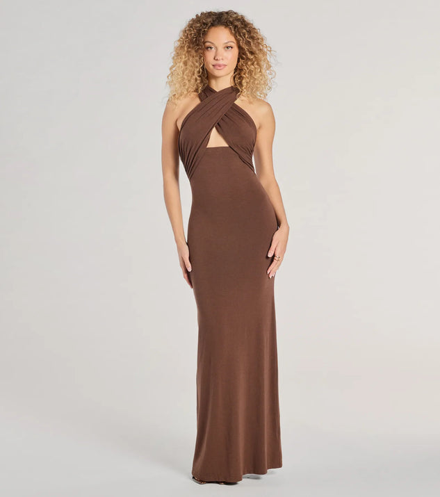 Make a bold statement in the Chic Update Convertible Ruched Long Dress in brown, the perfect spring dress for weddings, cocktail hours, nights out, and/or seasonal celebrations.