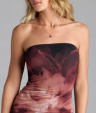Soak up the season in the Abstract Effect Strapless Bodycon Mini Dress, a black sundress styled for easy days, outdoor plans, and everything in between.