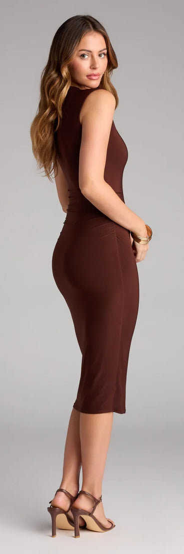 Style your seasonal looks with the Dinner Downtown Sleeveless Ruched Midi Dress, a trend-right, brown fall dress designed for any plan on your calendar with new and unqiue details.