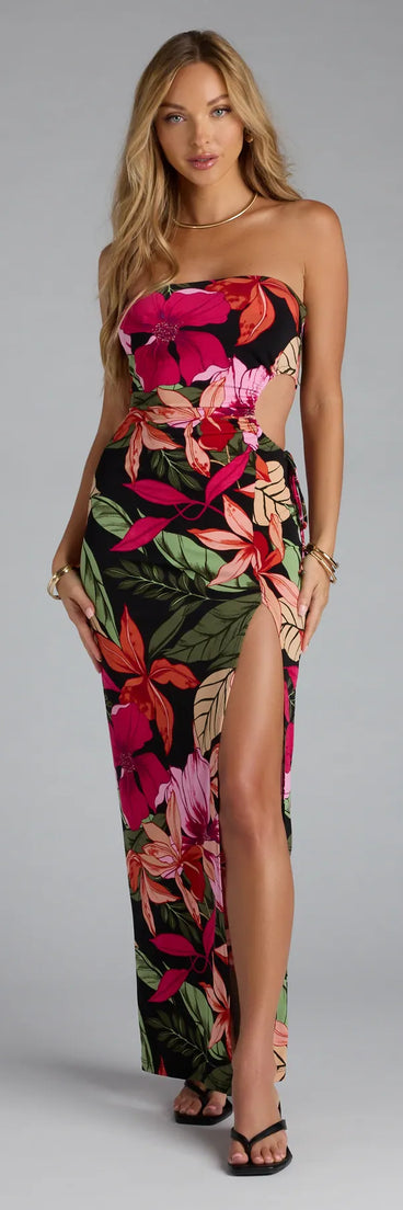 Style your seasonal looks with the Destination Paradise Tropical Slit Maxi Dress, a trend-right, black fall dress designed for any plan on your calendar with new and unqiue details.