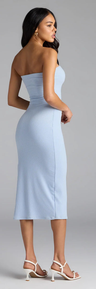 Soak up the season in the Smooth Talker Strapless Bodycon Midi Dress, a light blue sundress styled for easy days, outdoor plans, and everything in between.