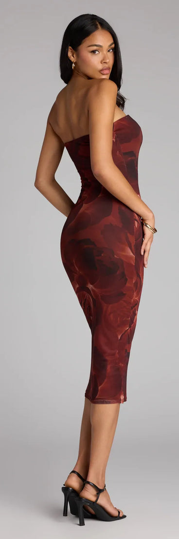 Style your seasonal looks with the Chic Glimpse Floral Tube Midi Dress, a trend-right, rust fall dress designed for any plan on your calendar with new and unqiue details.