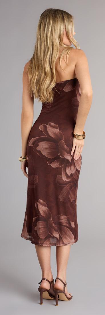 Style your seasonal looks with the Falling For Floral Strapless Midi Dress, a trend-right, fall dress designed for any plan on your calendar with new and unqiue details.