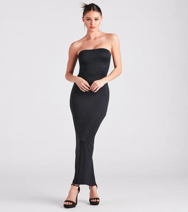 Make a statement in the Casually Chic Smooth Knit Fitted Maxi Dress, a black bodycon dresses that blends unique design details with a tight silhouette for a head-turning holiday or New Year's eve dress.