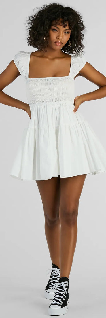 Essential for vacations or summer days, the Sunny Days Square Neck Tie-Back Skater Short Dress is a sundress or milkmaid dress with sleek and flirty details.