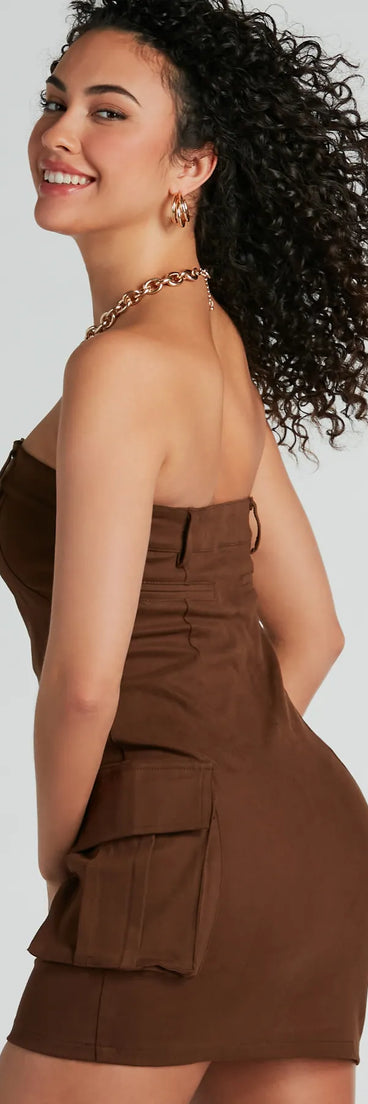 Soak up the season in the Sensational City Girl Strapless Cargo Mini Dress, a brown sundress styled for easy days, outdoor plans, and everything in between.