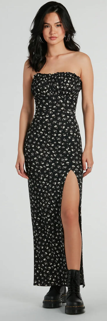 Celebrate the special day in the Charming Presence Strapless Slit Floral Maxi Dress, a black country wedding guest dress with soft, romantic details that blend charm and sophistication.