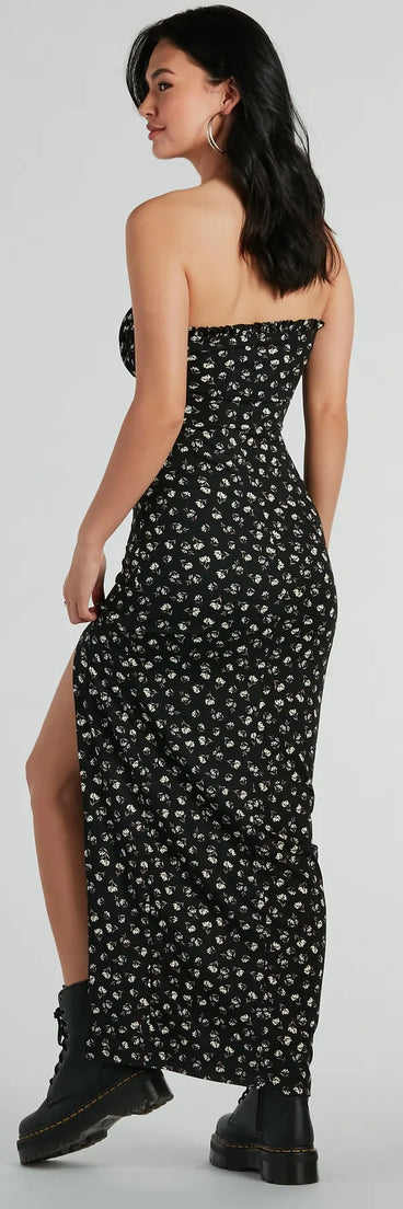 Whether you're headed to brunch or running errands, the Charming Presence Strapless Slit Floral Maxi Dress in black delivers effortless style in a breathable, go-to casual dress.