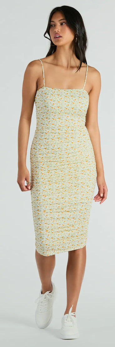 The midi dress length on the Smell The Garden Square Neck Floral Midi Dress provides an elevated silhouette perfect for any party, occasion, or everyday styling.