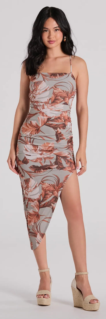 The midi dress length on the Sweet Escape Lace-Up Tropical Midi Dress provides an elevated silhouette perfect for any party, occasion, or everyday styling.